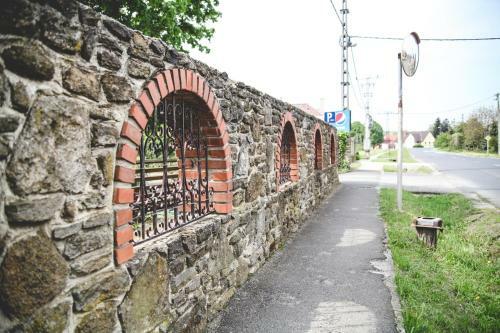 Hostal Borosty�nkert �tterem & Vend�gh�z