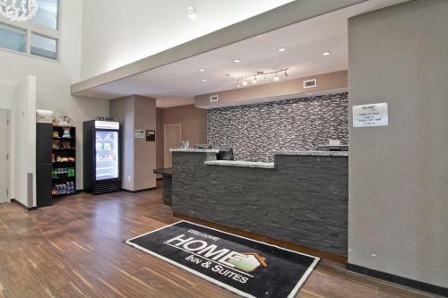 Hotel Home Inn & Suites