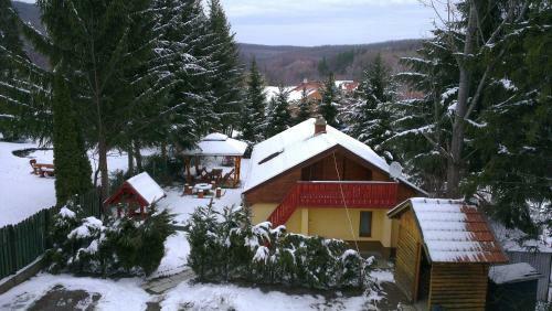 Hostal Feny? Vend�gh�z