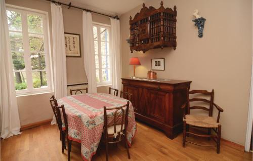 Holiday Home Mas De La Tour De Lubiere
