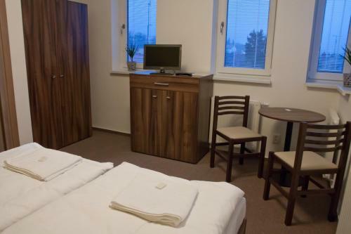 Hostal Linden Restaurant And Pension