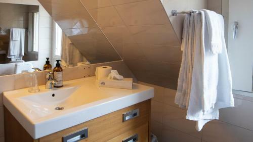 Treetop Spa Hangout & Hotel