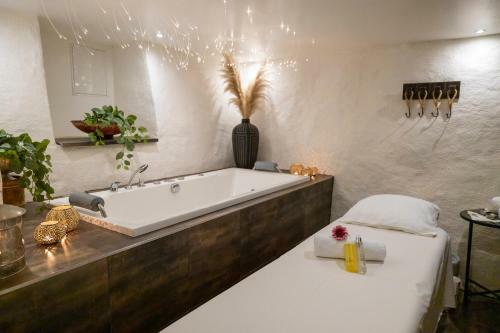Treetop Spa Hangout & Hotel