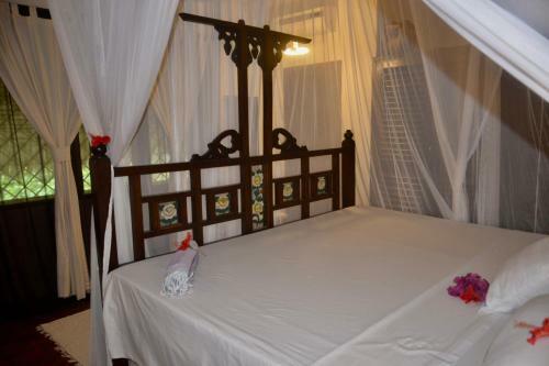 Bed & Breakfast Luna House Moyo Wa Dunia Ltd