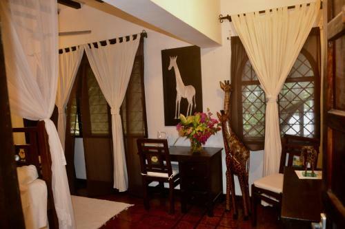 Bed & Breakfast Luna House Moyo Wa Dunia Ltd
