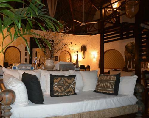 Bed & Breakfast Luna House Moyo Wa Dunia Ltd