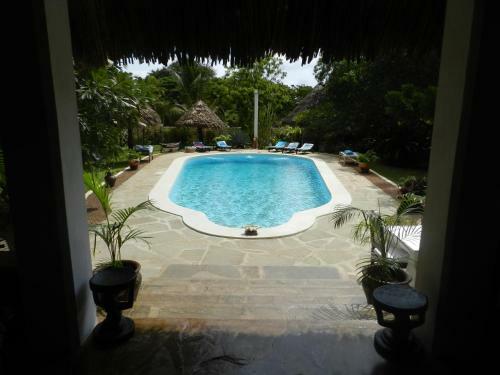 Bed & Breakfast Luna House Moyo Wa Dunia Ltd