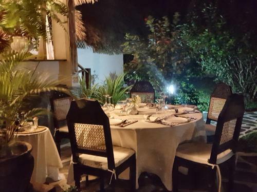Bed & Breakfast Luna House Moyo Wa Dunia Ltd