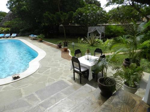 Bed & Breakfast Luna House Moyo Wa Dunia Ltd