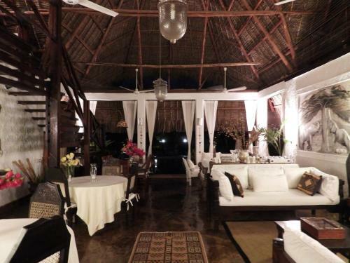 Bed & Breakfast Luna House Moyo Wa Dunia Ltd