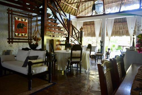 Bed & Breakfast Luna House Moyo Wa Dunia Ltd
