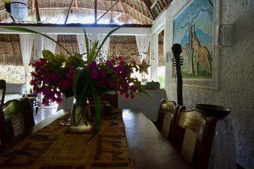 Bed & Breakfast Luna House Moyo Wa Dunia Ltd