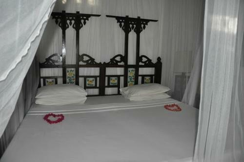 Bed & Breakfast Luna House Moyo Wa Dunia Ltd