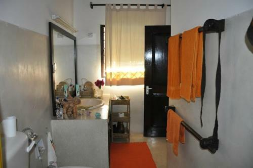 Bed & Breakfast Luna House Moyo Wa Dunia Ltd