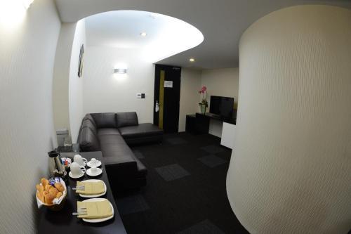 Avenue 64 Hotel