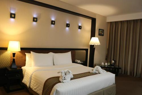 Avenue 64 Hotel