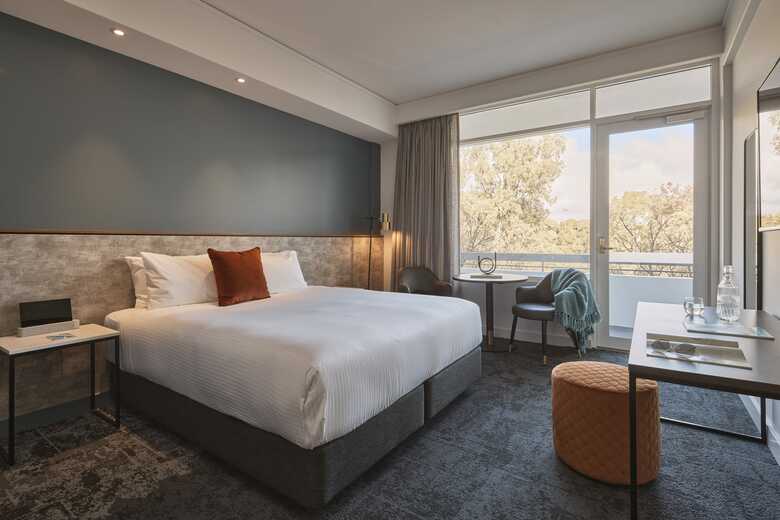 Hotel Chifley On South Terrace