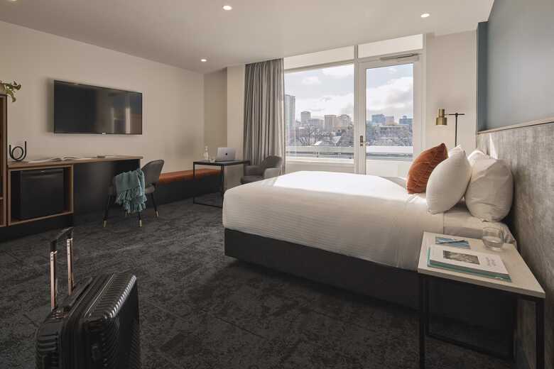 Hotel Chifley On South Terrace