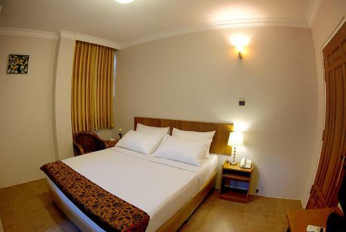 Holiday Hotel