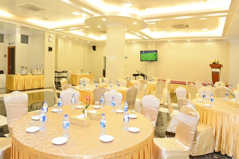 Hotel Grand United (ahlone Branch)