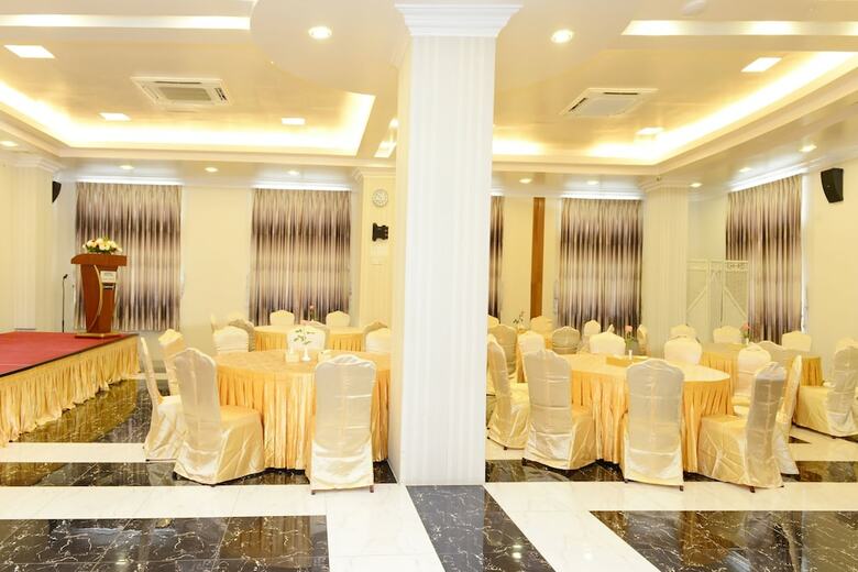 Hotel Grand United (ahlone Branch)