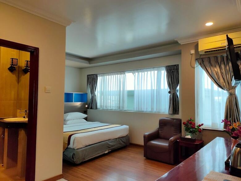 Hotel Grand United (ahlone Branch)