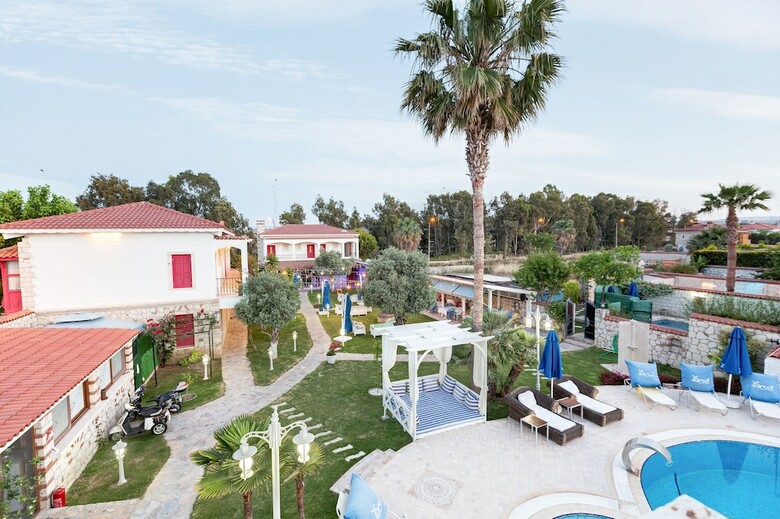 Alaroof Hotel