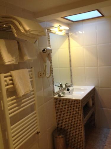 Hotel El Color�n