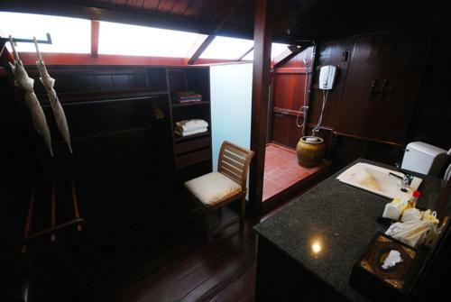 Hotel Sugar Hut Resort & Restaurant