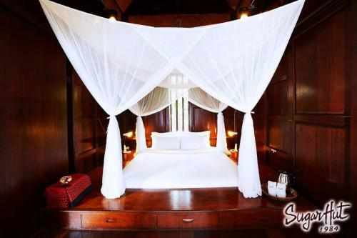 Hotel Sugar Hut Resort & Restaurant