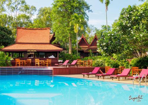 Hotel Sugar Hut Resort & Restaurant