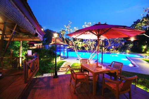 Hotel Sugar Hut Resort & Restaurant