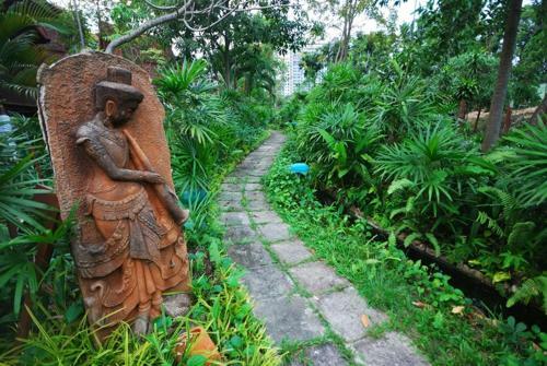 Hotel Sugar Hut Resort & Restaurant