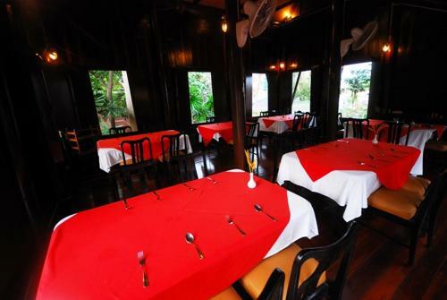 Hotel Sugar Hut Resort & Restaurant