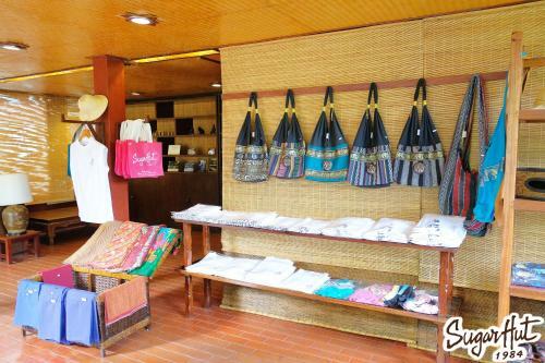 Hotel Sugar Hut Resort & Restaurant