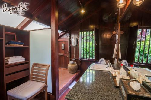 Hotel Sugar Hut Resort & Restaurant