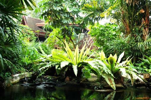 Hotel Sugar Hut Resort & Restaurant