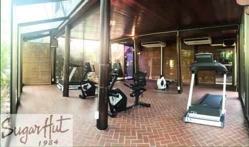 Hotel Sugar Hut Resort & Restaurant