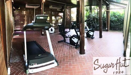 Hotel Sugar Hut Resort & Restaurant