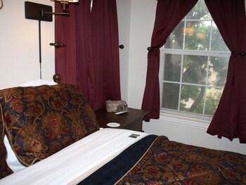 Woodrow House Bed & Breakfast