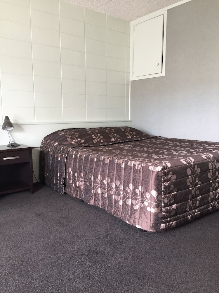 Aaron Court Motel