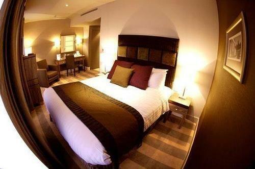 Ten Hill Place Hotel