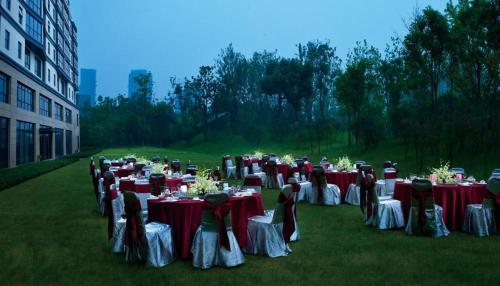 Grand Metropark Universal Dinosaur Town Hotel