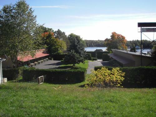 Capricorn Motel Royale 1000 Islands