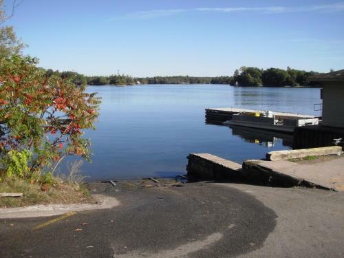 Capricorn Motel Royale 1000 Islands