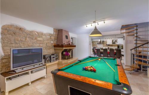 Holiday Home Tinjan 60