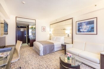 Hotel Regal Airport