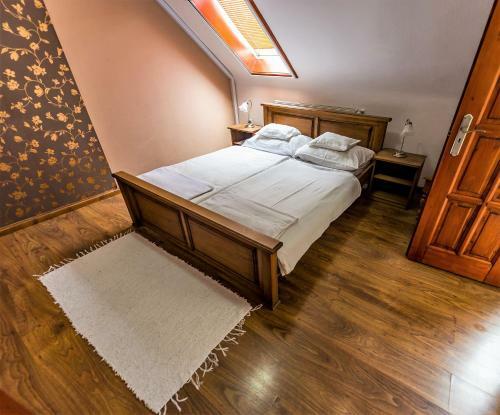 Hostal B�stya Panzi� �s �tterem