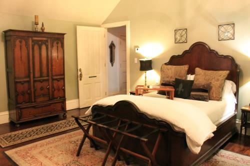 Posada Grand Magnolia Suites