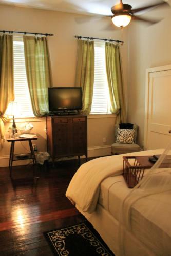 Posada Grand Magnolia Suites
